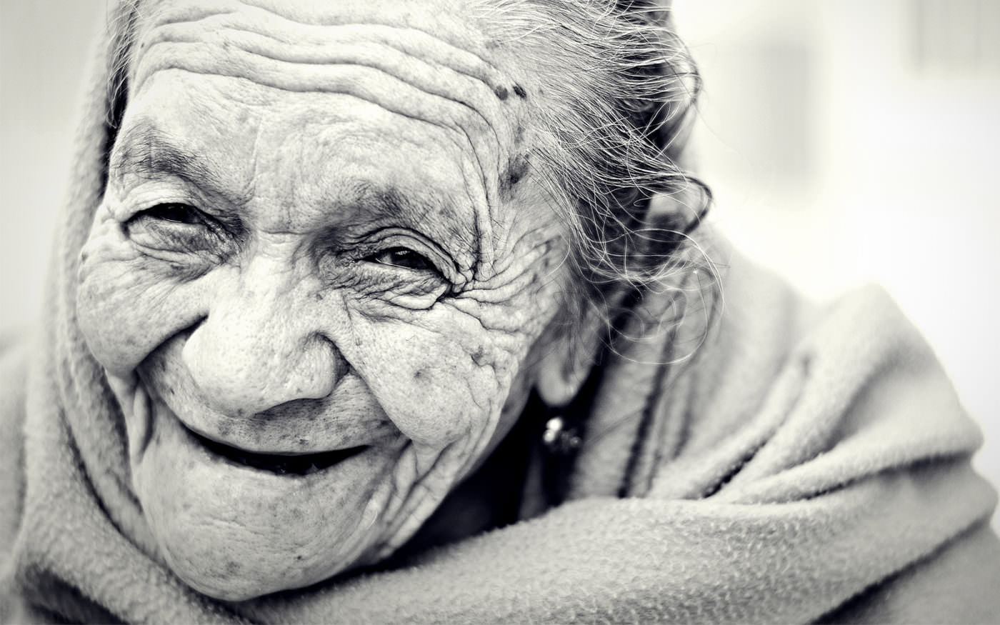 picture of an elderly woman smiling